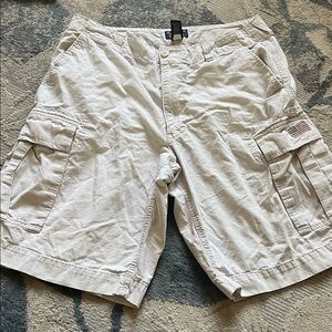 Vintage Ralph Lauren Men's Light Cream Cargo Shorts